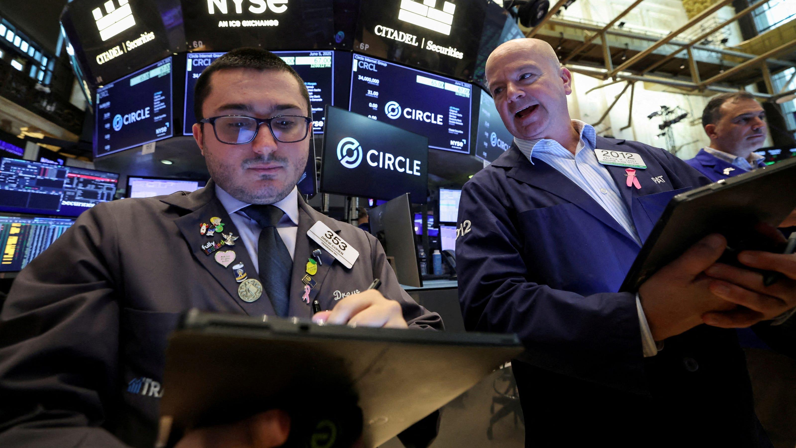 Why Experts Predict a Flat Stock Market for 2025
